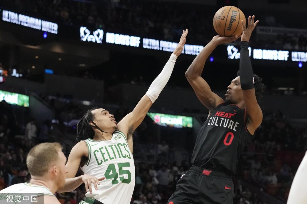 足球场上不 足球场上不