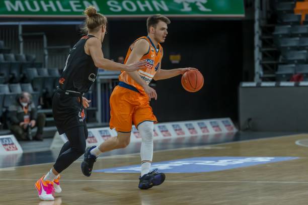 这支防守反 这支防守反